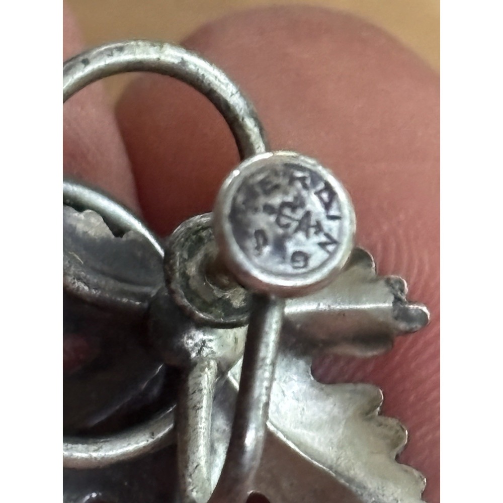 Vintage Sterling Silver Screwback Leaf Earrings - Picture 7 of 9